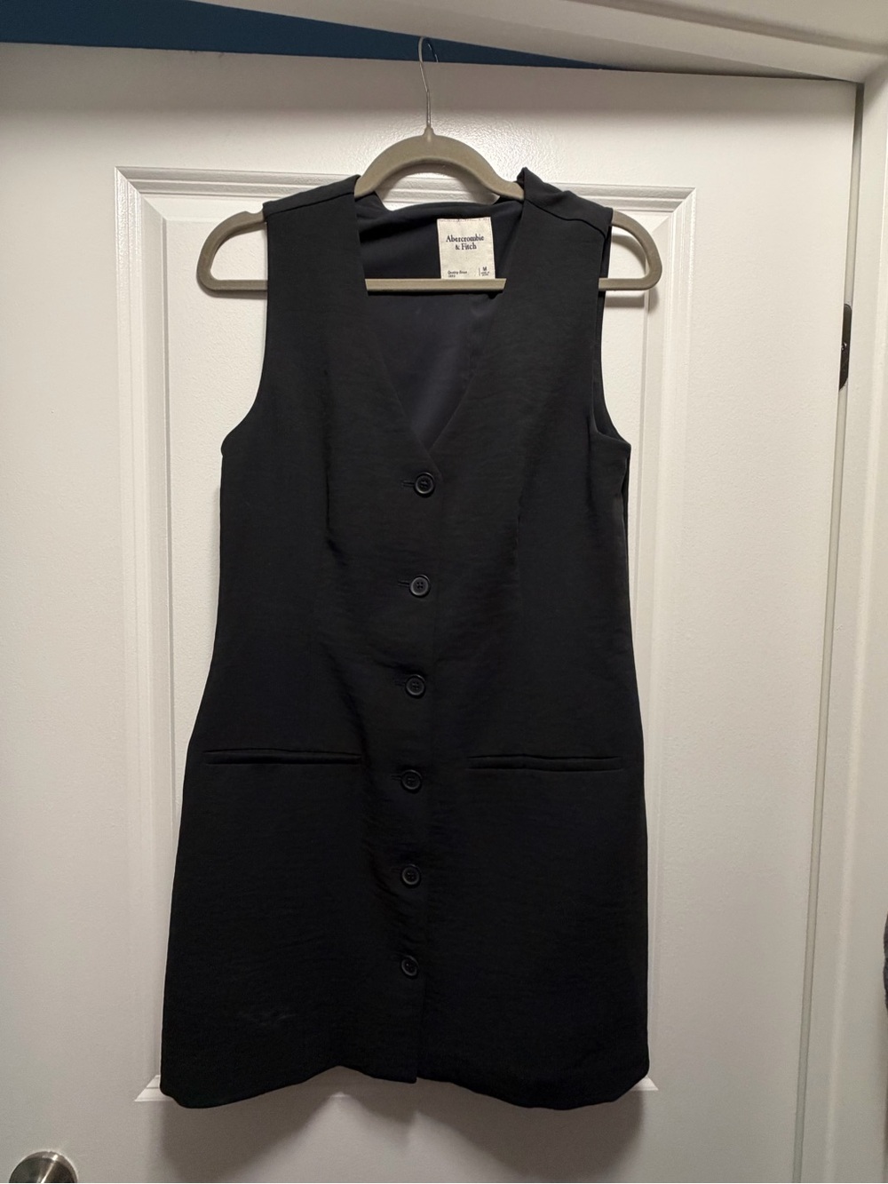 Abercrombie & Fitch Black Sleeveless Button-Front Shift Dress